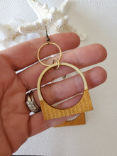 Load image into Gallery viewer, Illusion Flat Bottom Wood Hoops