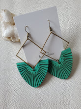 Load image into Gallery viewer, Summer Vibe Wood Earrings