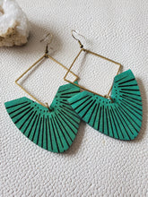 Load image into Gallery viewer, Summer Vibe Wood Earrings