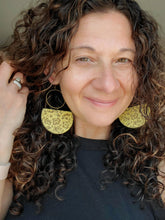Load image into Gallery viewer, MAGNOLIA earrings product photo 1