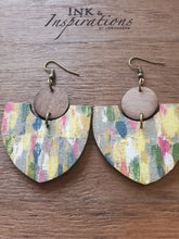 Load image into Gallery viewer, Mylies Flowers Wood Earrings