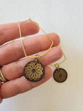 Load image into Gallery viewer, Risa Elegant Minimalistic Wood Earrings