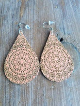 Load image into Gallery viewer, Solei Teardrop Wood Earrings