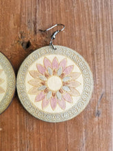 Load image into Gallery viewer, Cassy Pink Hippe Flower Earrings