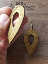 Load image into Gallery viewer, Gold Leaf Dangle Earrings
