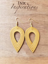 Load image into Gallery viewer, Gold Leaf Dangle Earrings
