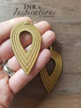 Load image into Gallery viewer, Gold Leaf Dangle Earrings