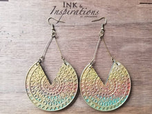 Load image into Gallery viewer, Gradient V Cut Dangle Earrings