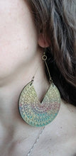 Load image into Gallery viewer, Gradient V Cut Dangle Earrings