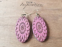Load image into Gallery viewer, Emme Oval Flower Earrings