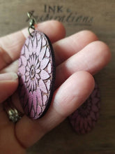 Load image into Gallery viewer, Emme Oval Flower Earrings