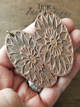 Load image into Gallery viewer, Emme II Flower Earrings