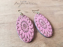 Load image into Gallery viewer, Emme Oval Flower Earrings