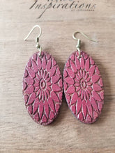 Load image into Gallery viewer, Emme Oval Flower Earrings