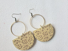 Load image into Gallery viewer, MAGNOLIA earrings product photo 3
