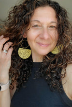 Load image into Gallery viewer, MAGNOLIA earrings product photo 6
