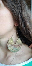 Load image into Gallery viewer, Gradient V Cut Dangle Earrings
