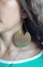 Load image into Gallery viewer, Gradient V Cut Dangle Earrings
